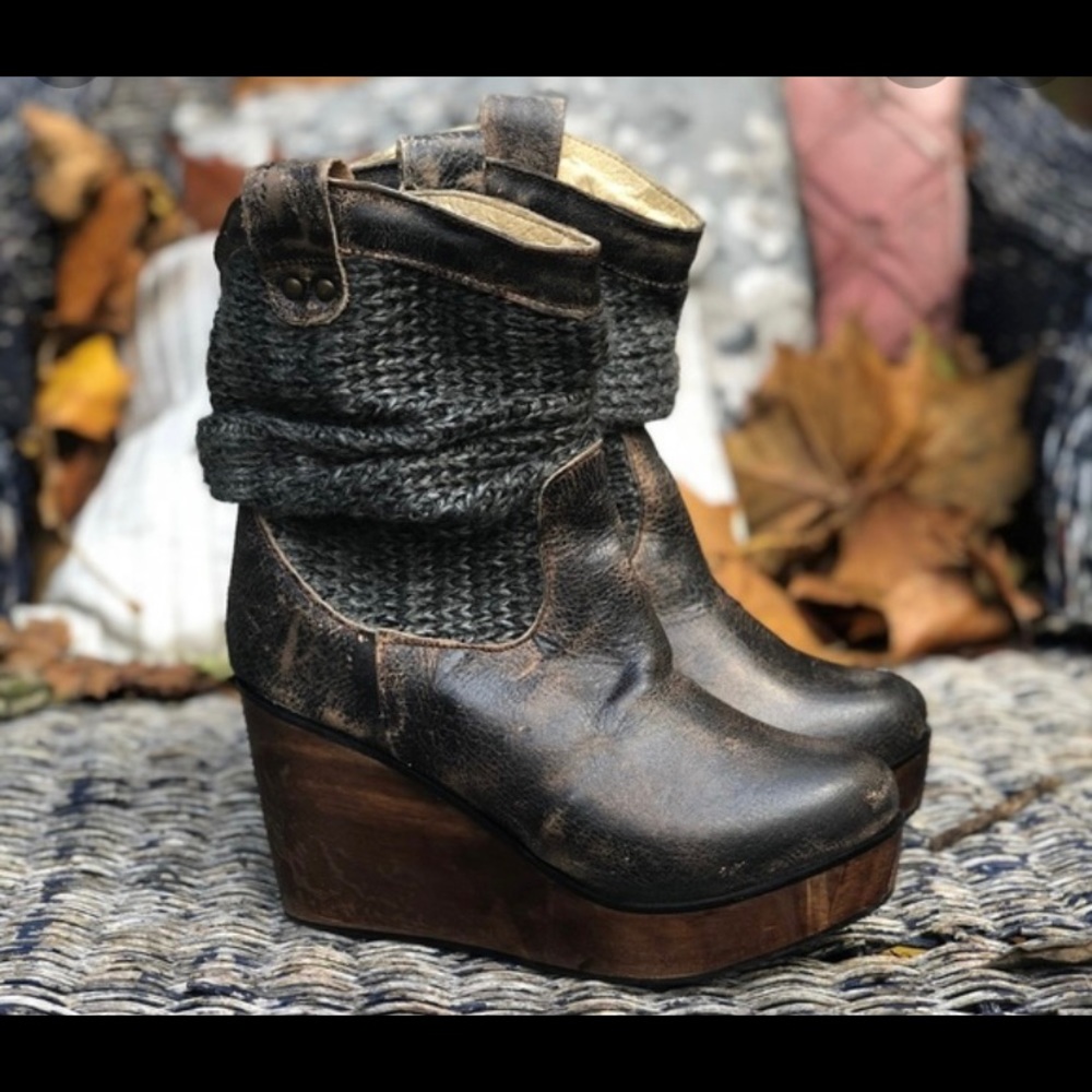 Bedstu bruges slouchy sweater boots. Size 8.5